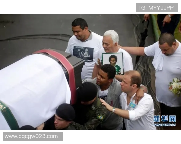 突发消息维尼修斯正式宣布离队球迷集体送别表达不舍之情