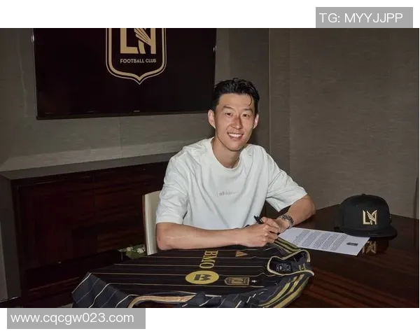 镜头定格孙兴慜赛场泪目瞬间令人动容全场掌声送上无限敬意