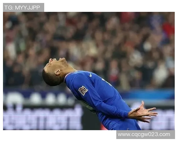 体育头条热议：姆巴佩是否将离开巴黎？